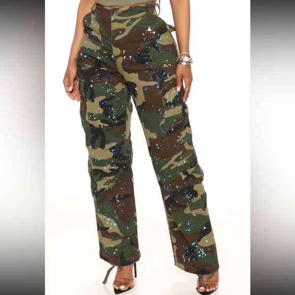 Brand new with tags, camouflage cargo style pants with paint splatter - Picture 2 of 3